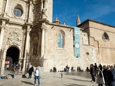 Cathedral, Miguelete and Holy Grail